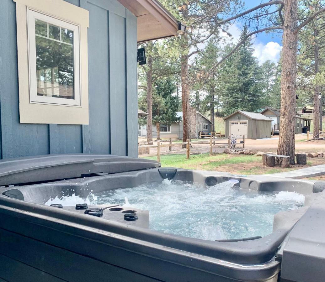 Black Bear Cabin With Hot Tub Уудланд Парк Екстериор снимка